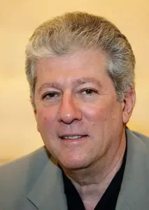 MV5BMTc2Nzc4NzkyNF5BMl5BanBnXkFtZTcwMjE0ODQyOA@@._SY600_SX400