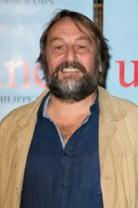 MV5BYzVhN2I4OGUtMWRlMS00OTQ0LTg1NTEtZTlkNzI4OWM2ZGRiXkEyXkFqcGc@._V1_