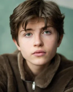 MV5BNzUwYmQzNzktM2YyNC00MWU0LTgzNzMtNGExNmNlZjJkOTdhXkEyXkFqcGc@._V1